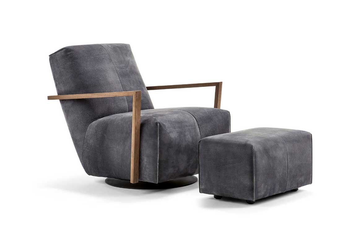 Sessel mit Beistellhocker