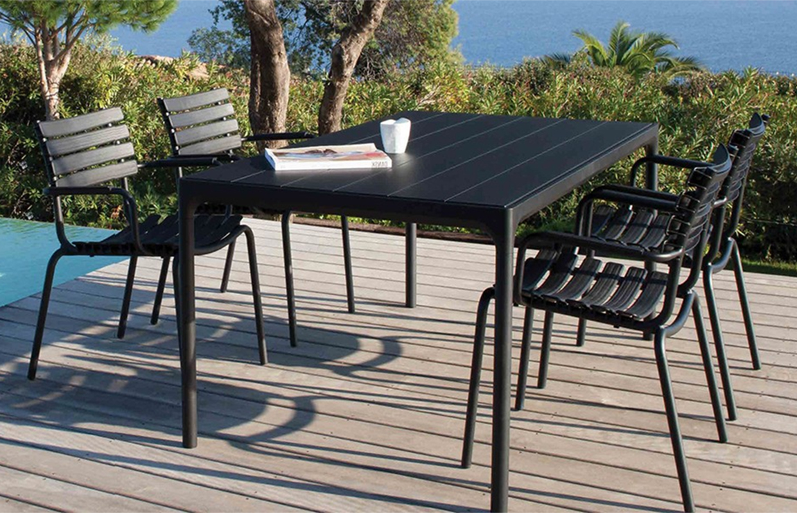 Gartenstuhl in schwarz mit bambus und metallgestell