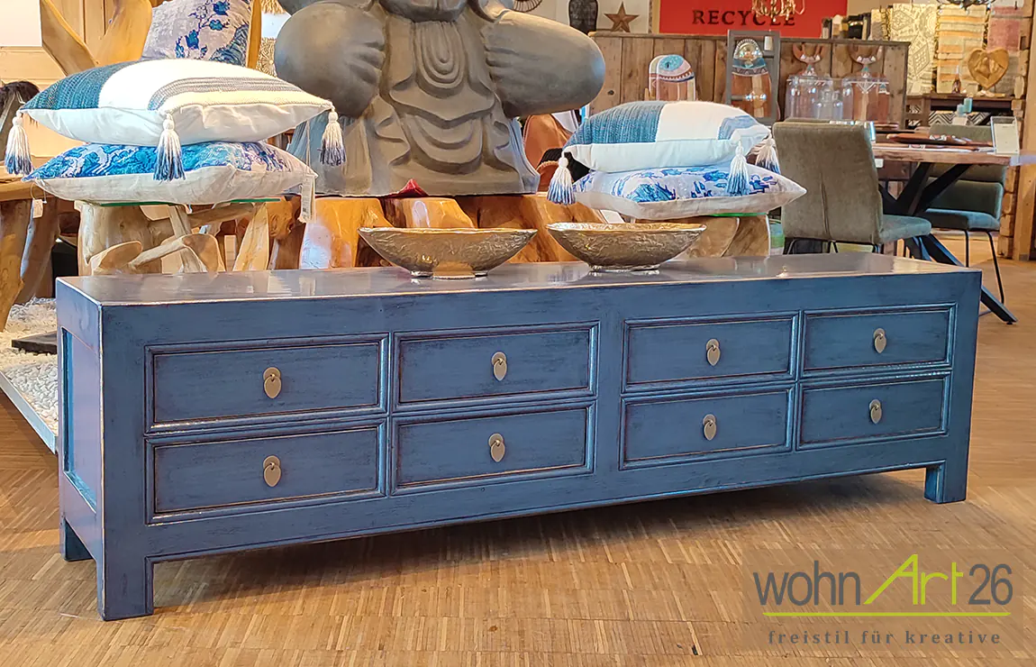 Massive Altholz Möbel in Blau