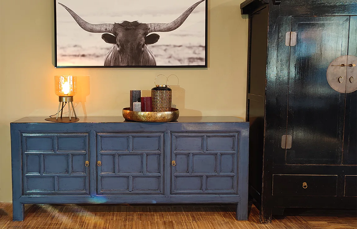 Massive Altholz Möbel in Blau