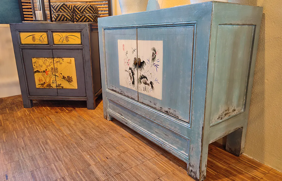 Massive Altholz Möbel in Blau