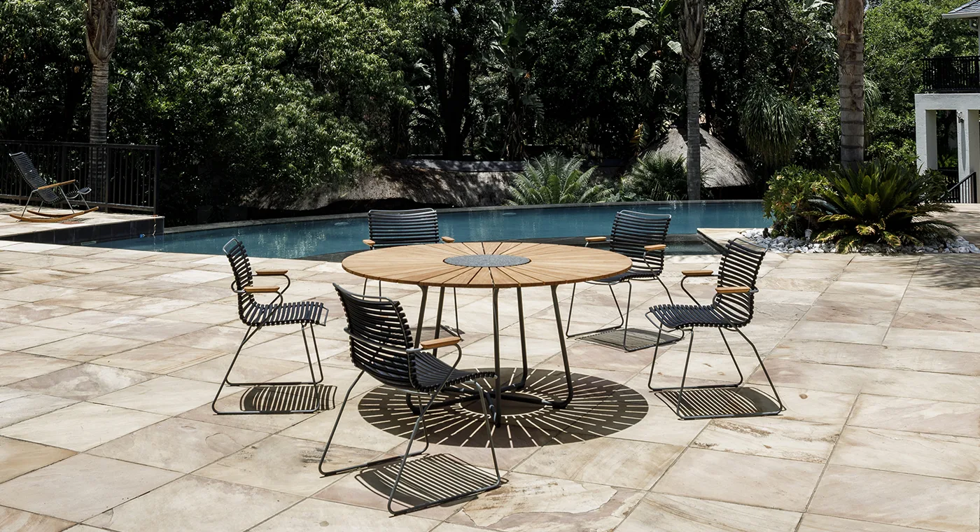 Armlehnen Gartenstühle mit rundem Tisch