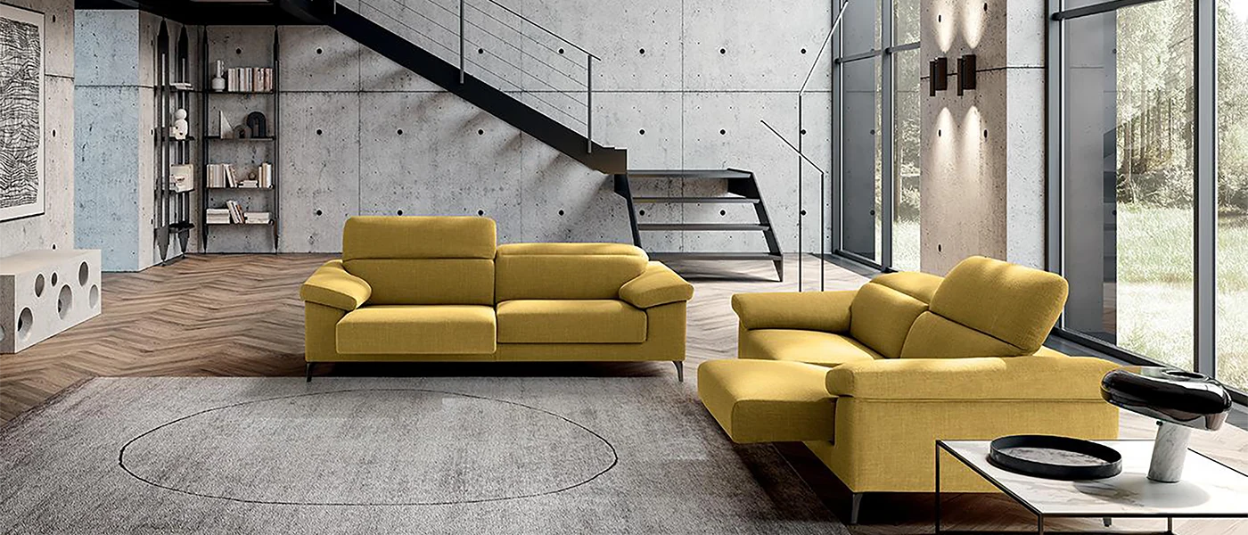 Elegante Linien, großzügige Armlehnen und verstellbare Kopfstützen: Dieses Sofa bietet in jeder Entspannungsposition Halt, und Sitze sowie Chaiselongue lassen sich in drei Stufen ausziehen, damit die Beine ausgestreckt werden können.