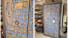 Blauer Schrank handgeschnitzt 02