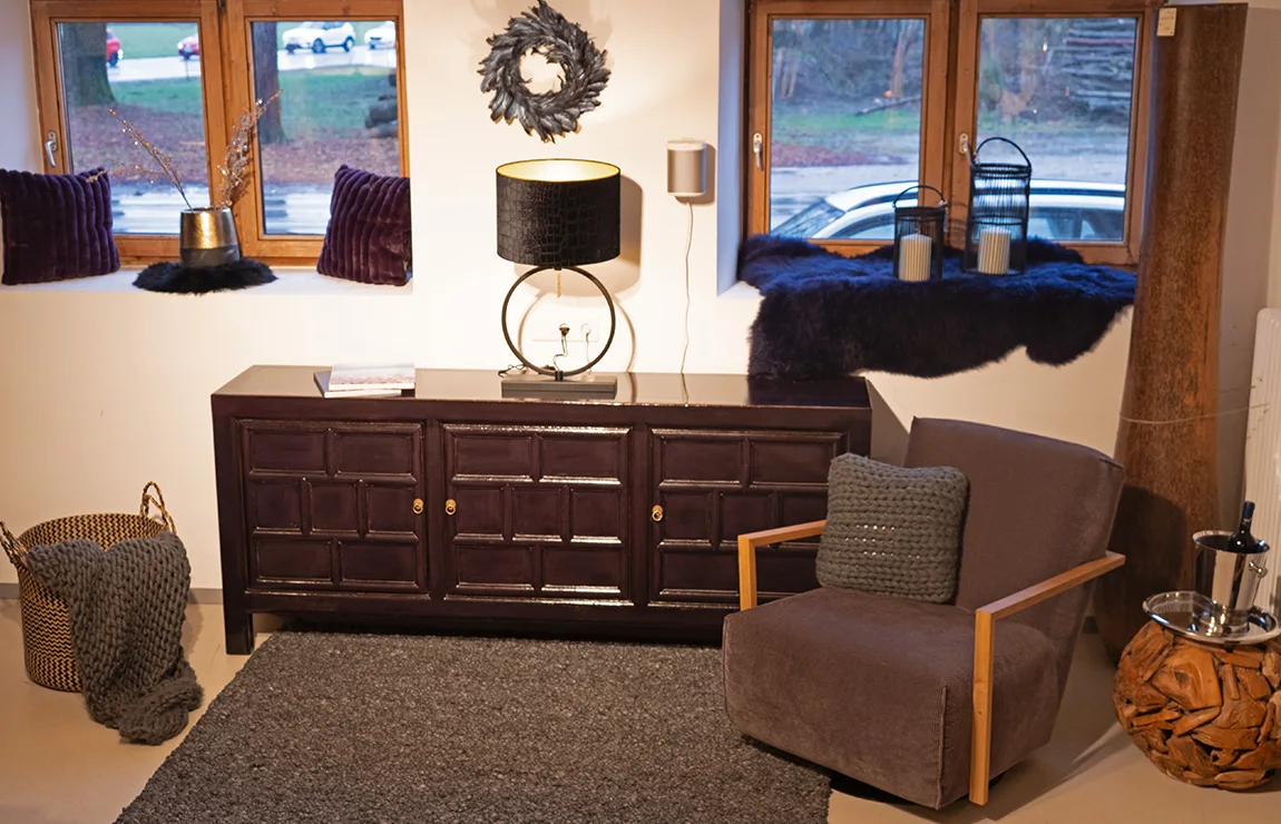 China Lack Anrichte mit Polstersessel