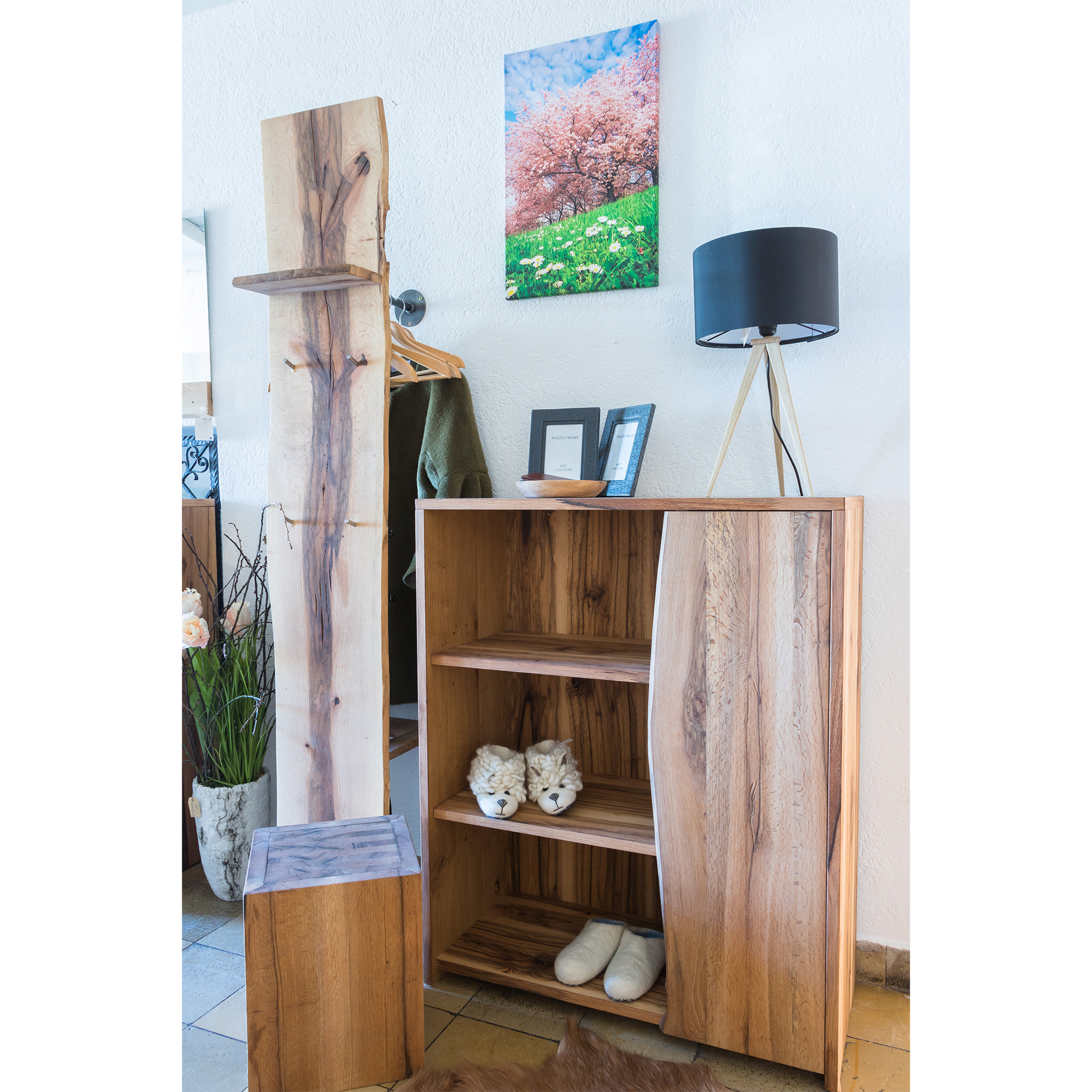Garderobe aus massiver Zerreiche - mit Hutablage, Schirmständer & Haken – Bild 4